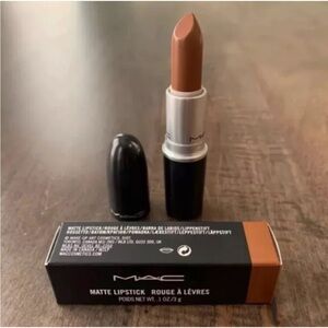 MAC 653 Derrière Lipstick - Derriere Dirty Brown With Gold Undertones
